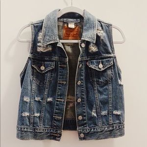 Levi’a distressed denim vest